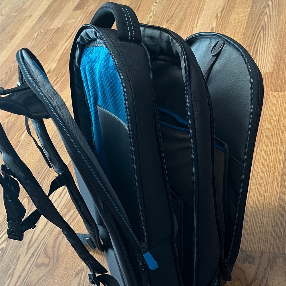Alienware Black And Blue Backpack - image 5